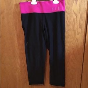 Victoria Secret/ Pink Capri leggings